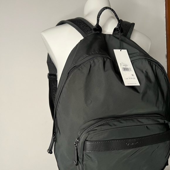 Calvin Klein - Picture 3 of 12